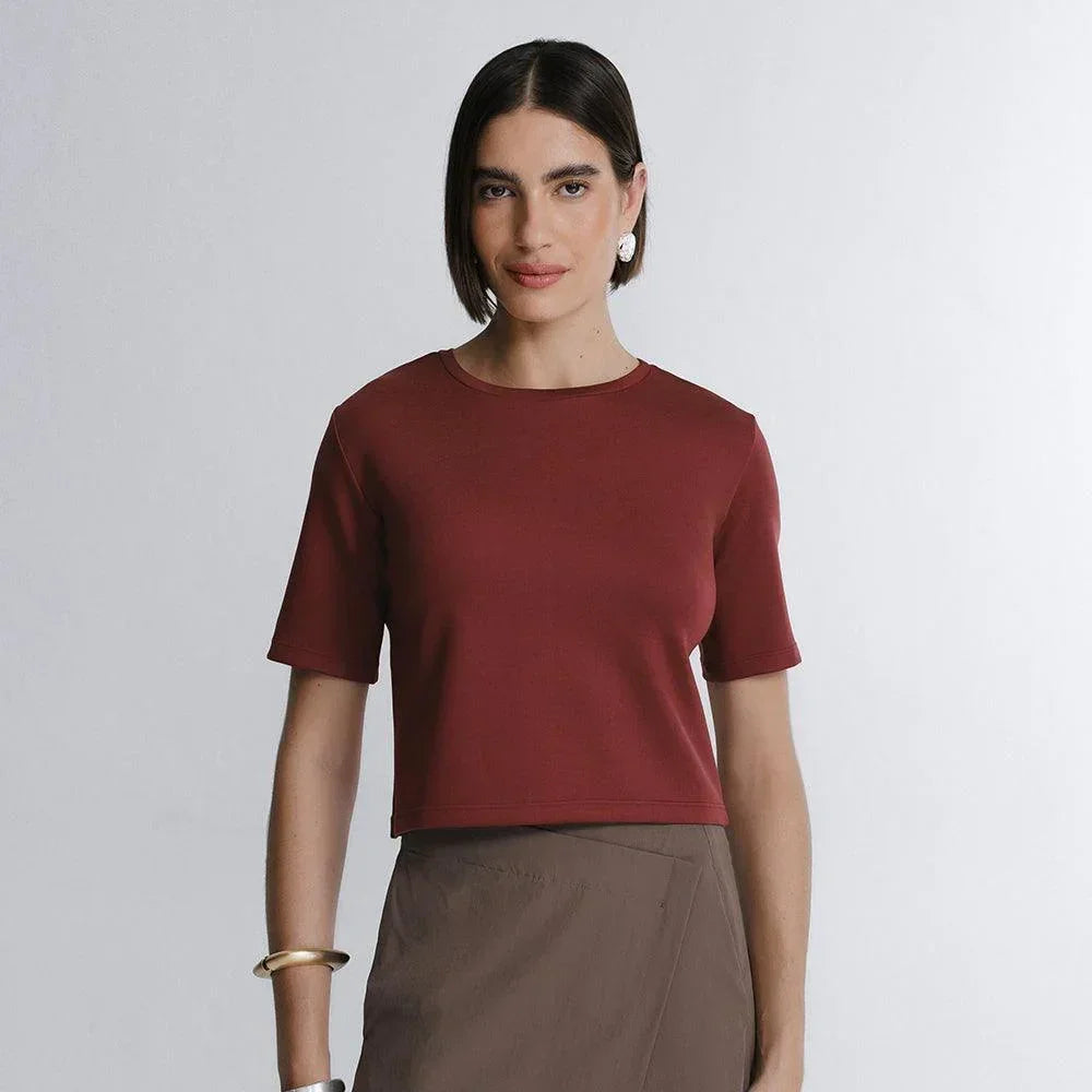 Boxy Cropped: shape geométrico, caimento encorpado e tecnologia têxtil ...