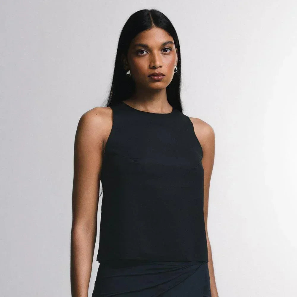 Minimal Top Feminino: design minimalista com tecido tech – Insider