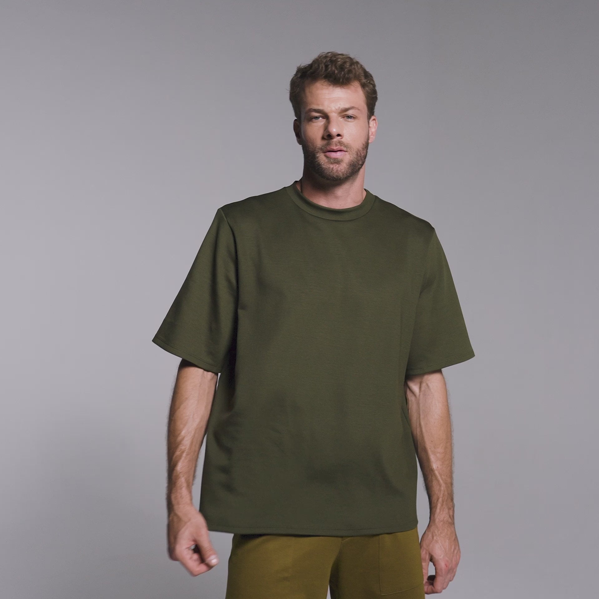 Oversized T-Shirt: confortável, tecnológica e genderless